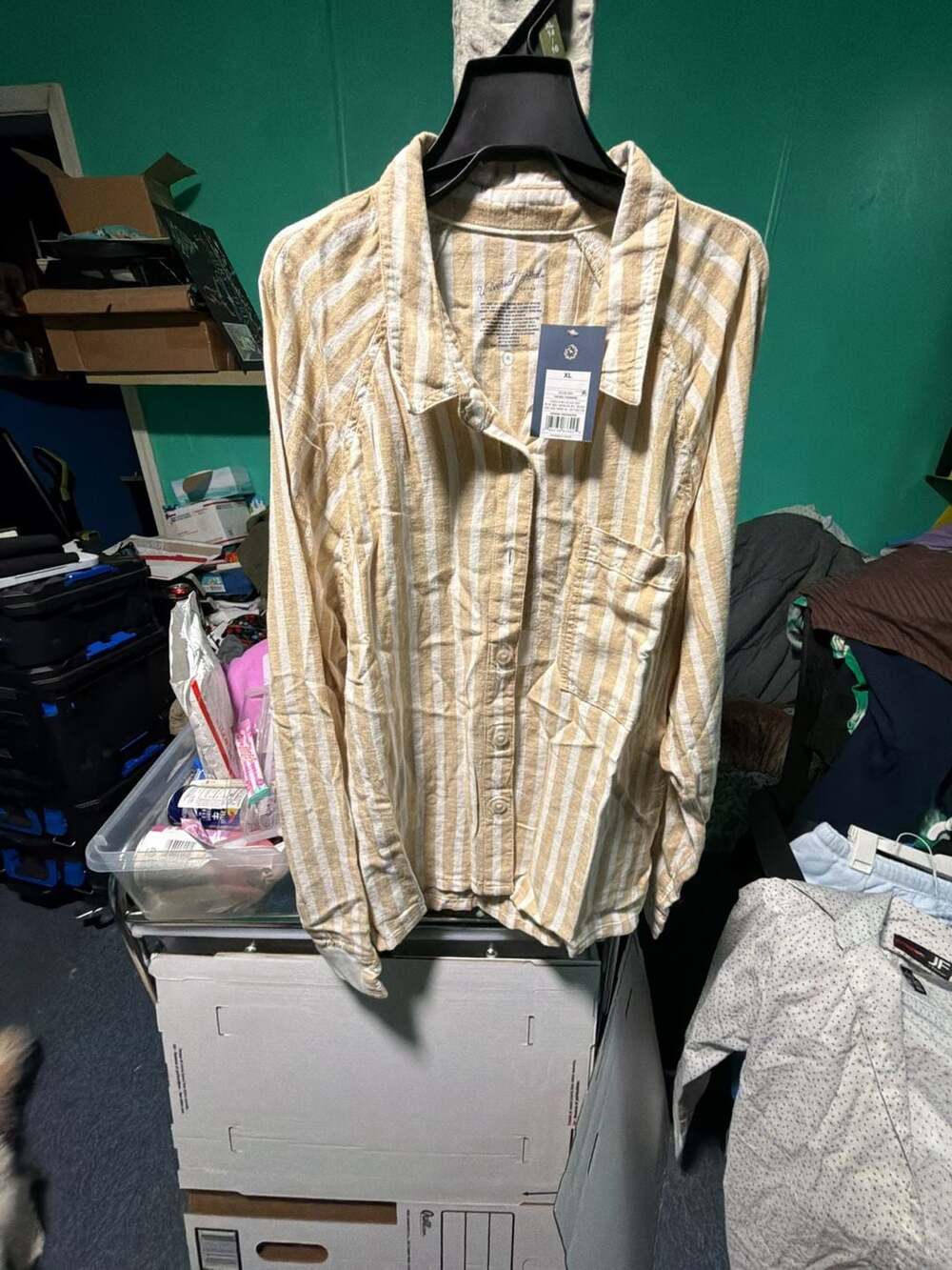 C0072 Universal Thread Women's Striped Long Sleeve Button-Down Shirt